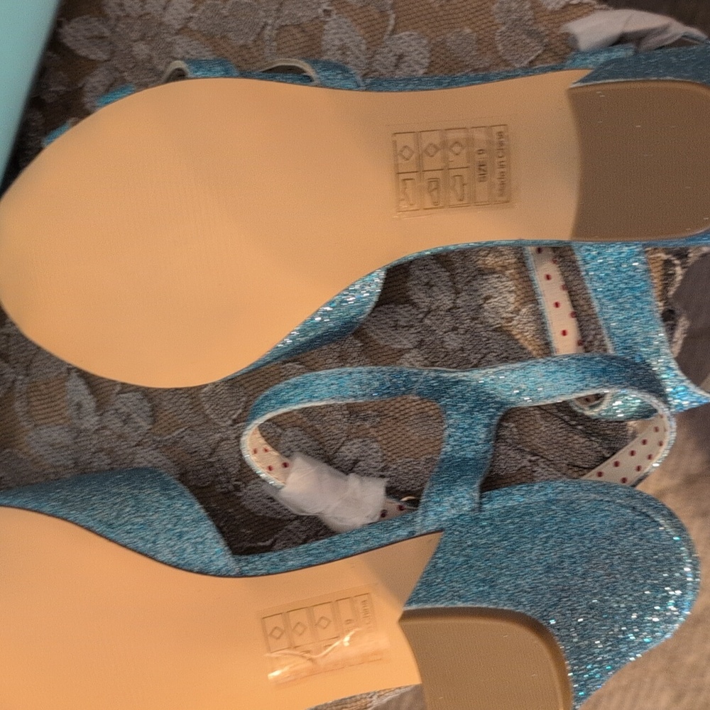 Shoes - Picture 6 of 6